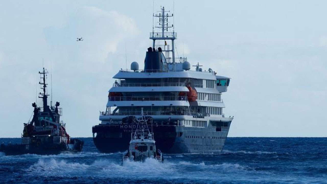 Hantavirüs vakalarının olduğu yolcu gemisi Tenerife’den ayrılarak Rotterdam’a hareket etti