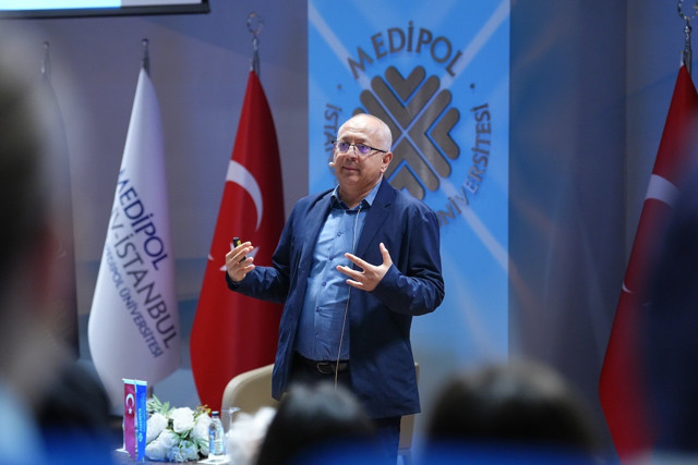 Medipol'de tarih konuşmaları serisi başladı: Avrupa merkezli tarihe karşı yeni bir dünya inşası ele alındı - Resim: 2