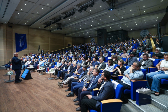 Medipol'de tarih konuşmaları serisi başladı: Avrupa merkezli tarihe karşı yeni bir dünya inşası ele alındı - Resim: 3