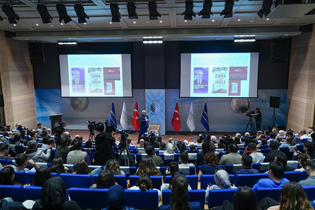 Medipol'de tarih konuşmaları serisi başladı: Avrupa merkezli tarihe karşı yeni bir dünya inşası ele alındı - Resim: 0